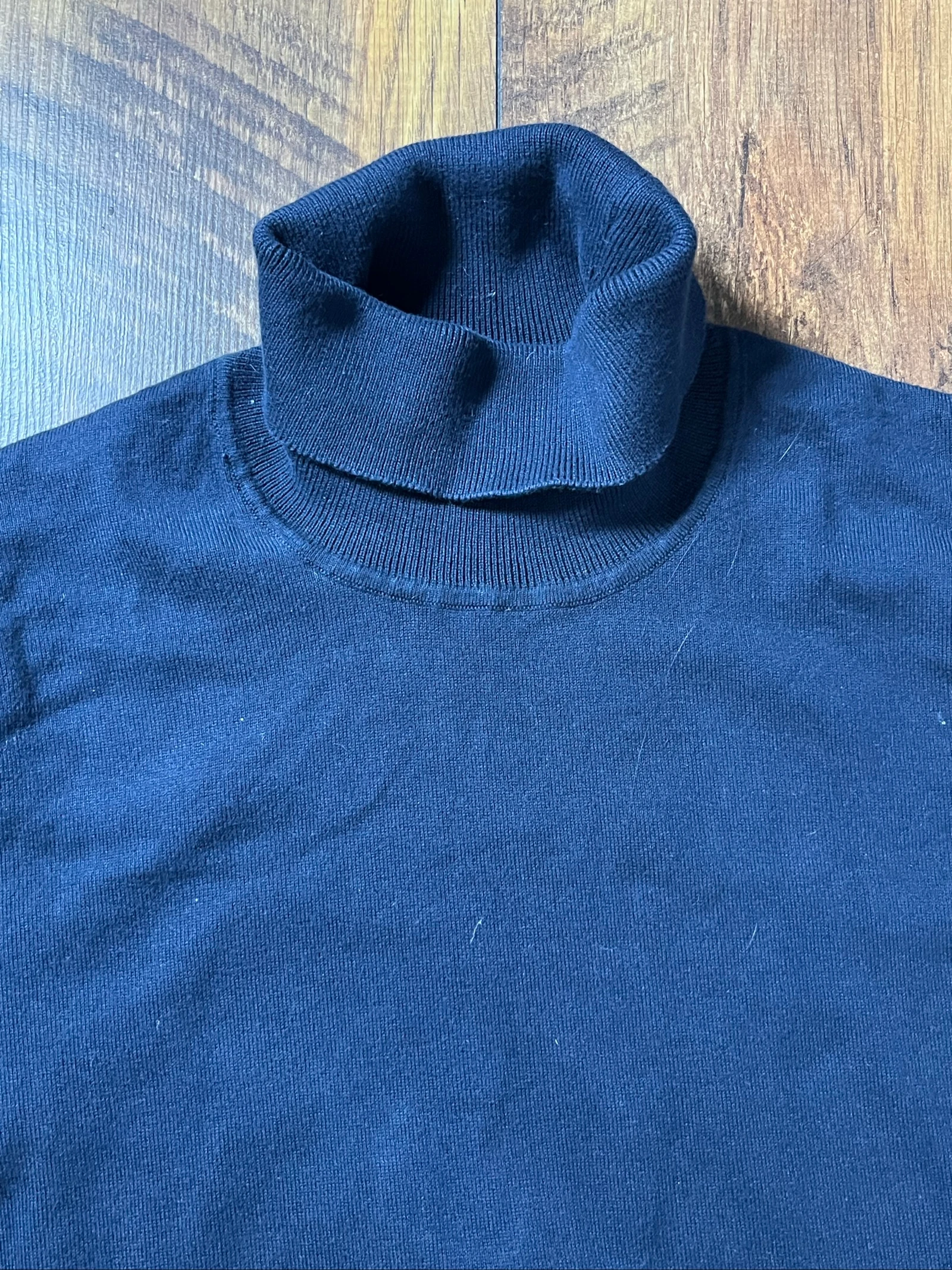 Fine Knit Roll-Up Collar Regular Fit Sweater - Jules - Size M - Very Good Condition – photo 3